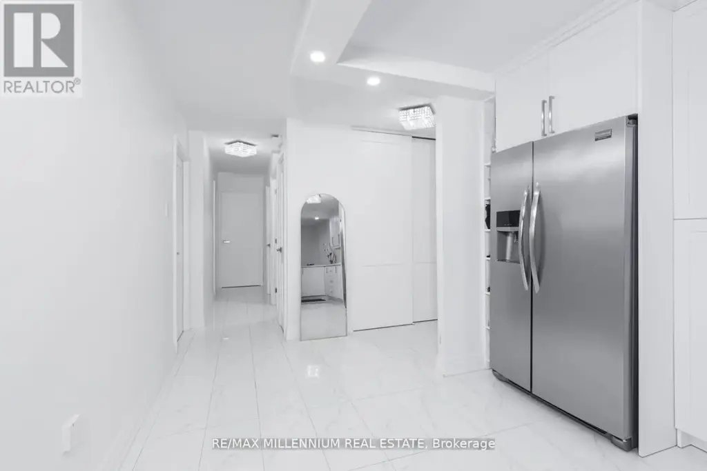706 - 2645 Kipling Avenue W, Toronto (Mount Olive-Silverstone-Jamestown)
